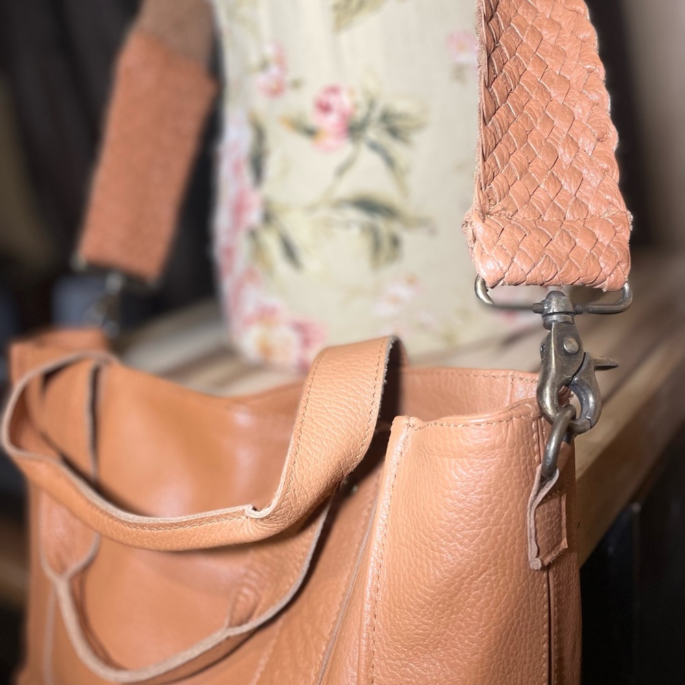 Soft leather purse by Lu & Elle .